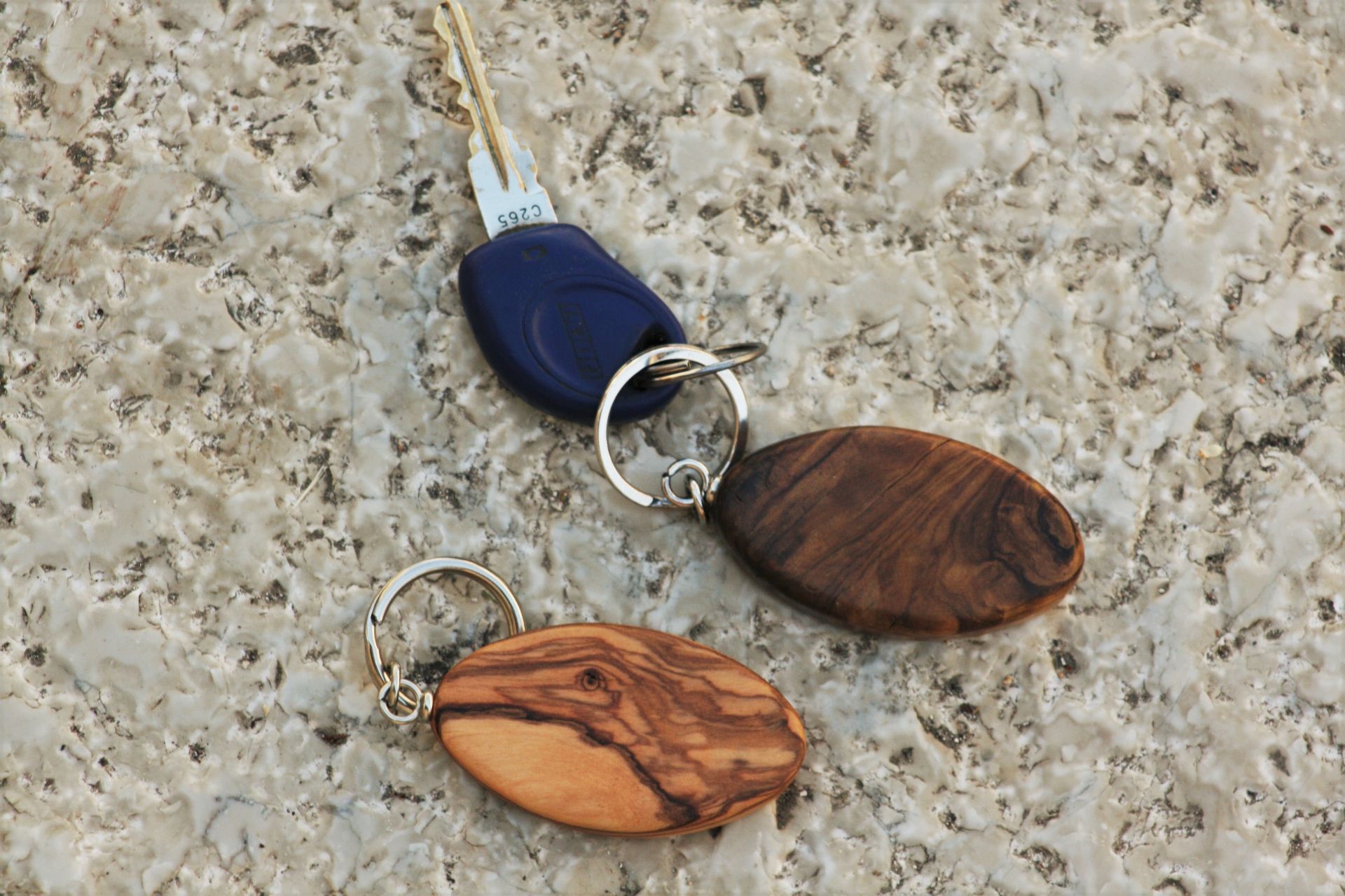 olive wood key ring S - old & new