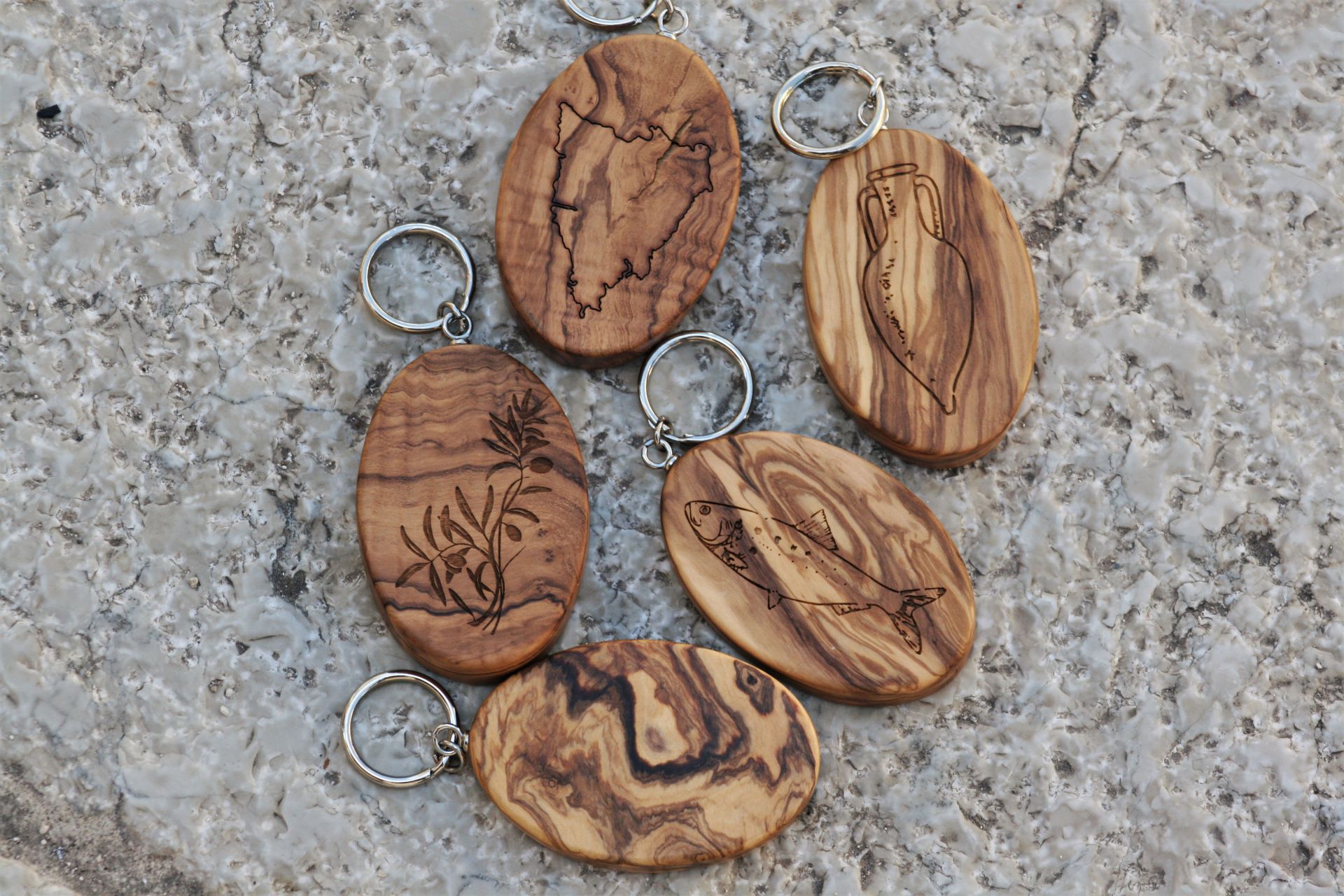 wooden home details olive wood key rings XL engraved