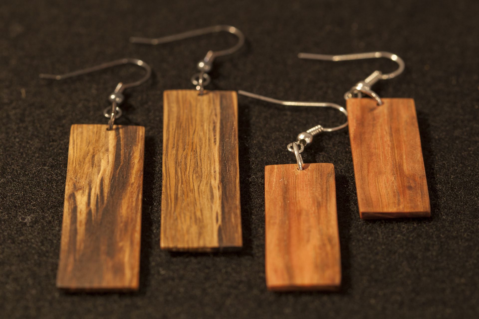 wooden earrings Cyra sanisio holm oak