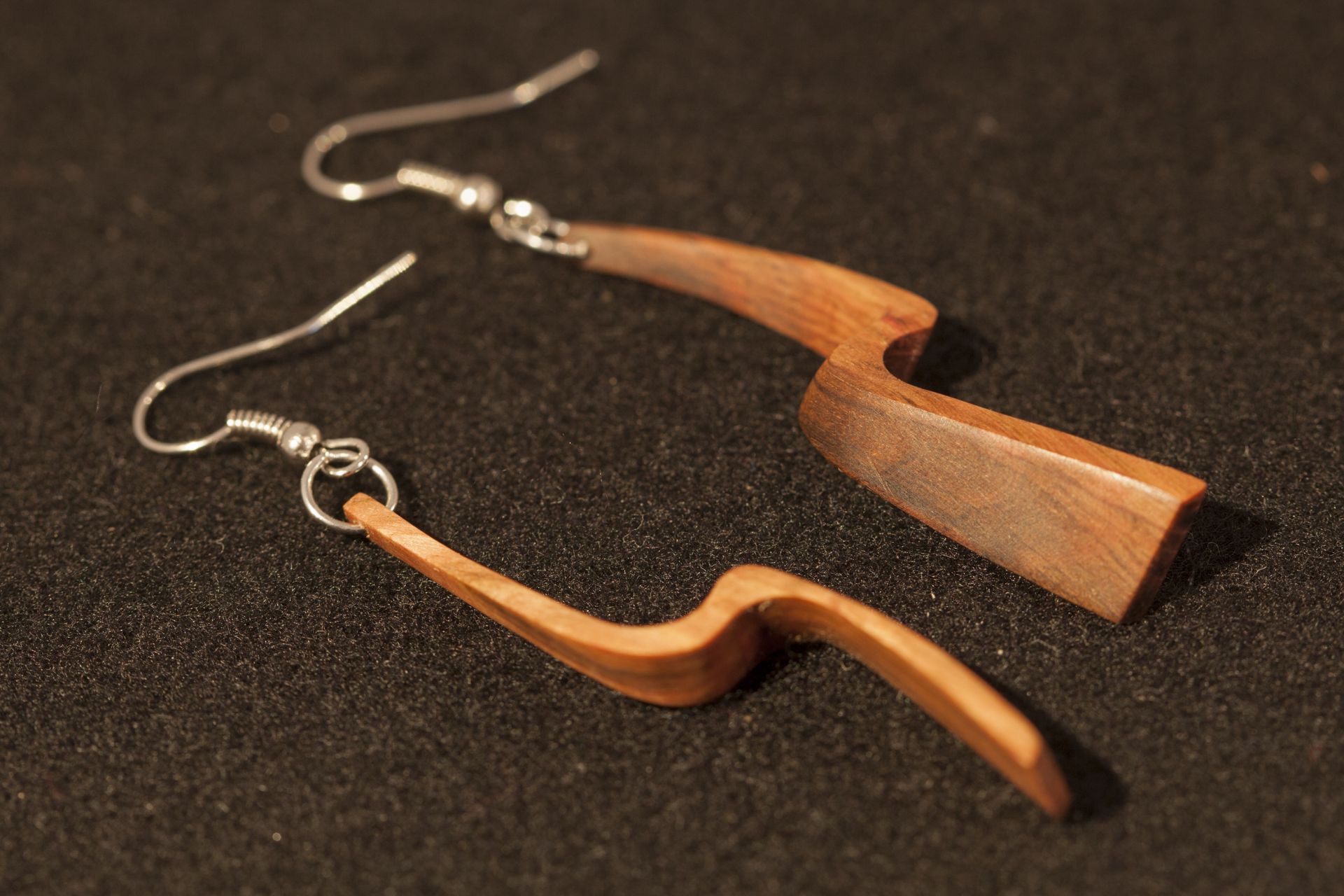 wooden earrings Thyra sanisio holm oak